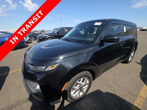 Used 2022 Kia Soul LX w/ Technology Package FWD image 1