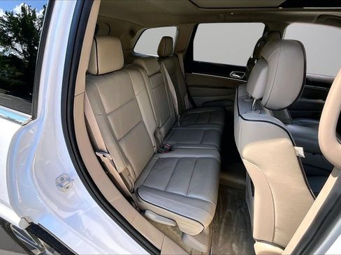 Used 2018 Jeep Grand Cherokee Overland AWD/4WD image 24