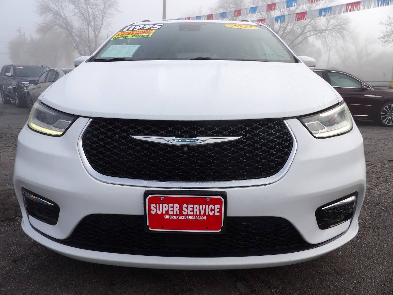Used 2021 Chrysler Pacifica Touring-L FWD image 2