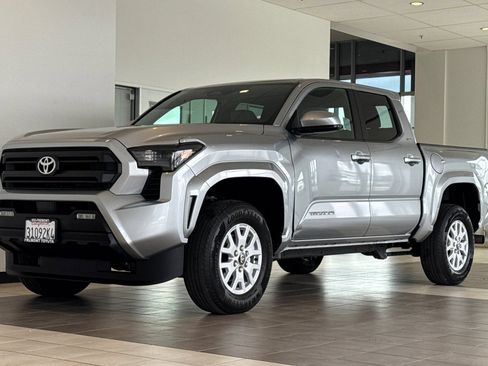 Certified 2025 Toyota Tacoma SR5 AWD/4WD image 8