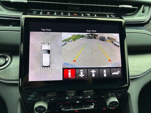 Used 2022 Jeep Grand Cherokee Overland w/ Advanced Protech Group III AWD/4WD image 26