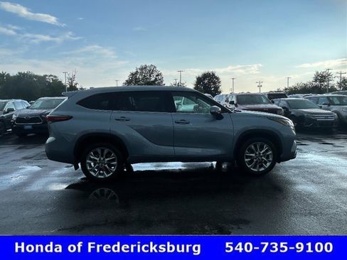 Used 2024 Toyota Highlander Limited AWD/4WD image 6