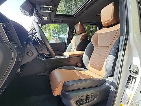 Used 2024 Lexus GX 550 w/ Accessory Package (2T) AWD/4WD image 2