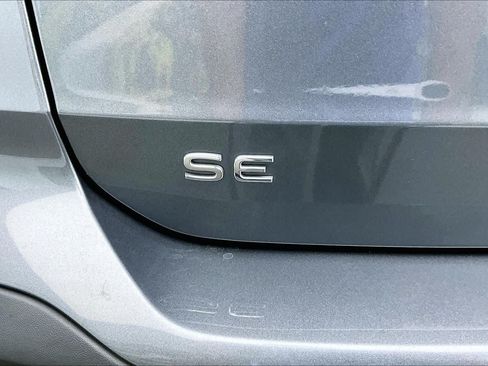 Used 2022 Volkswagen Taos SE FWD image 32