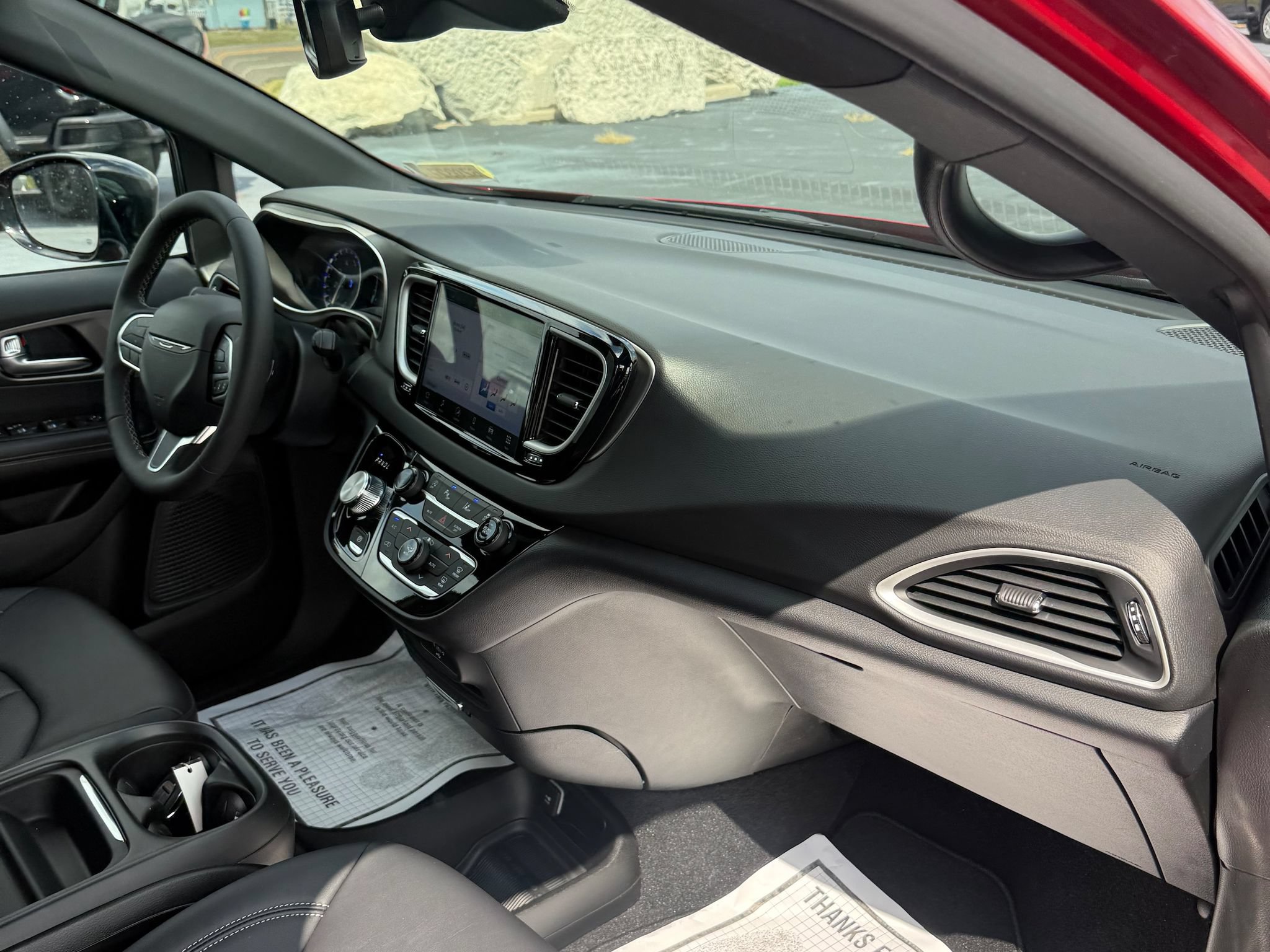 Used 2027 Chrysler Pacifica Select FWD image 31