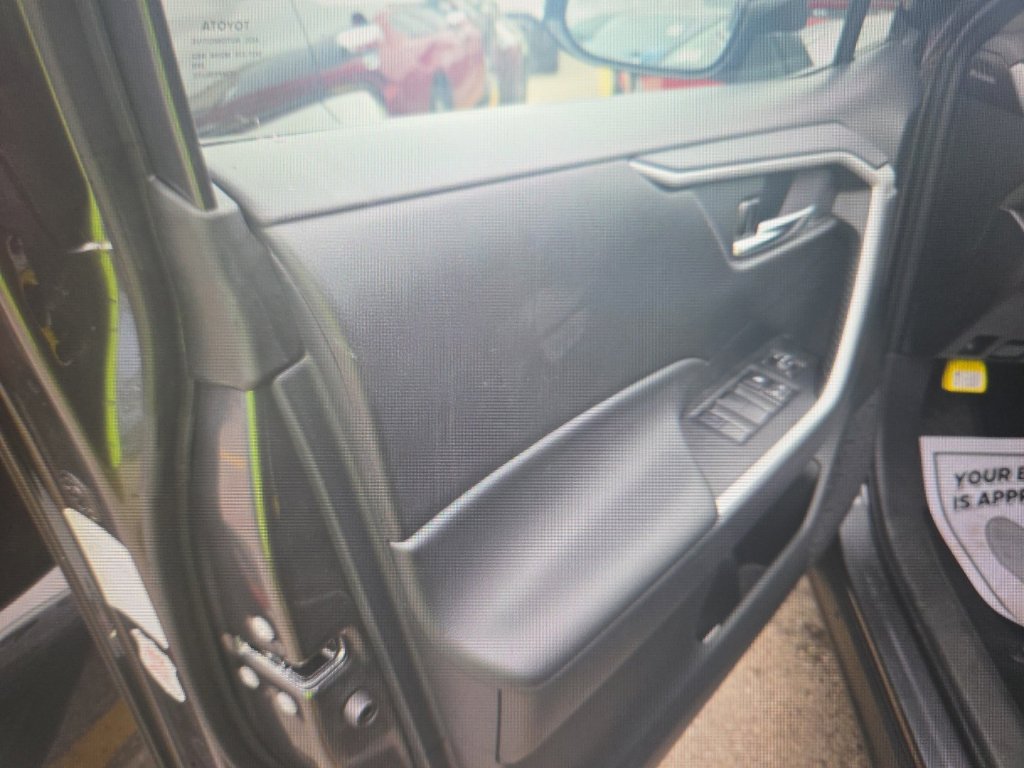 Used 2025 Toyota RAV4 XLE AWD/4WD image 15
