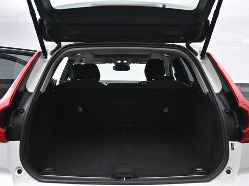Used 2025 Volvo XC60 B5 Plus AWD/4WD image 16