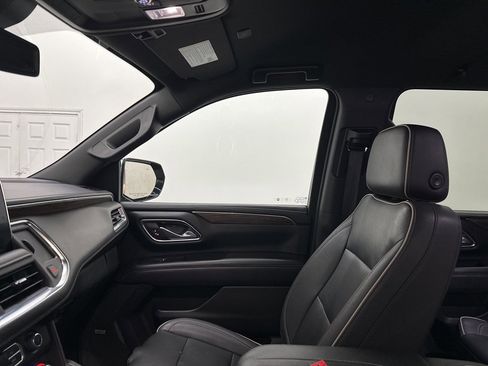 Used 2023 Chevrolet Suburban Premier image 28