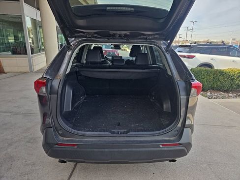 Used 2019 Toyota RAV4 XLE Premium image 12