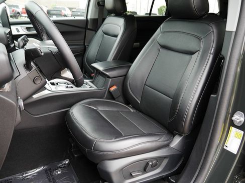 Used 2024 Ford Explorer Limited w/ Limited Technology Package AWD/4WD image 15