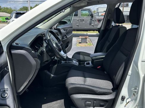 Used 2017 Nissan Rogue SV AWD/4WD image 26