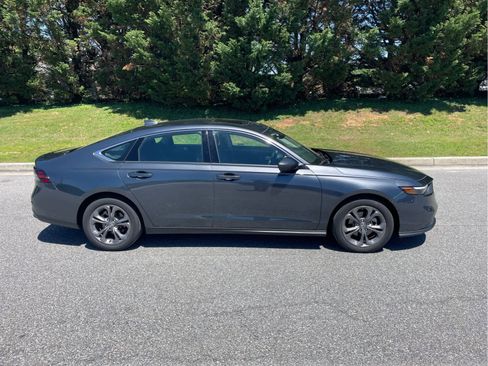 Used 2024 Honda Accord EX image 12