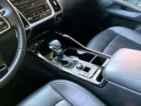 Used 2023 Kia Sorento SX image 16