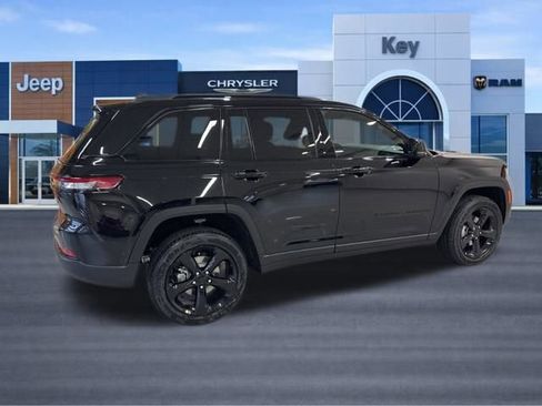 New 2025 Jeep Grand Cherokee Laredo image 7