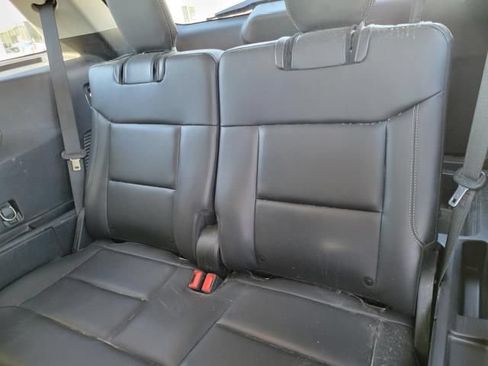Used 2022 Ford Explorer XLT AWD/4WD image 12