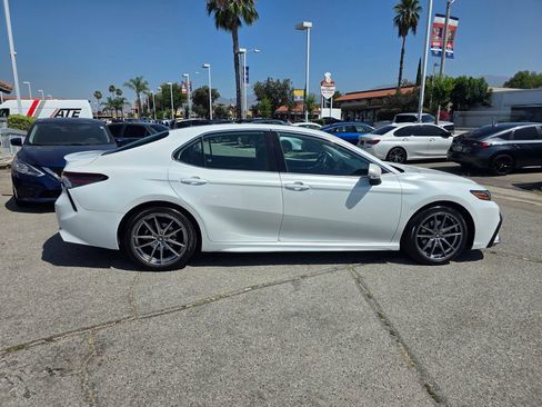 Used 2022 Toyota Camry XSE FWD image 4