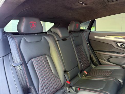 Used 2019 Lamborghini Urus image 29