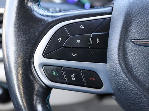 Used 2021 Chrysler Pacifica Touring-L image 28