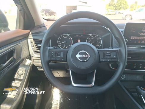 Used 2023 Nissan Rogue S AWD/4WD image 8