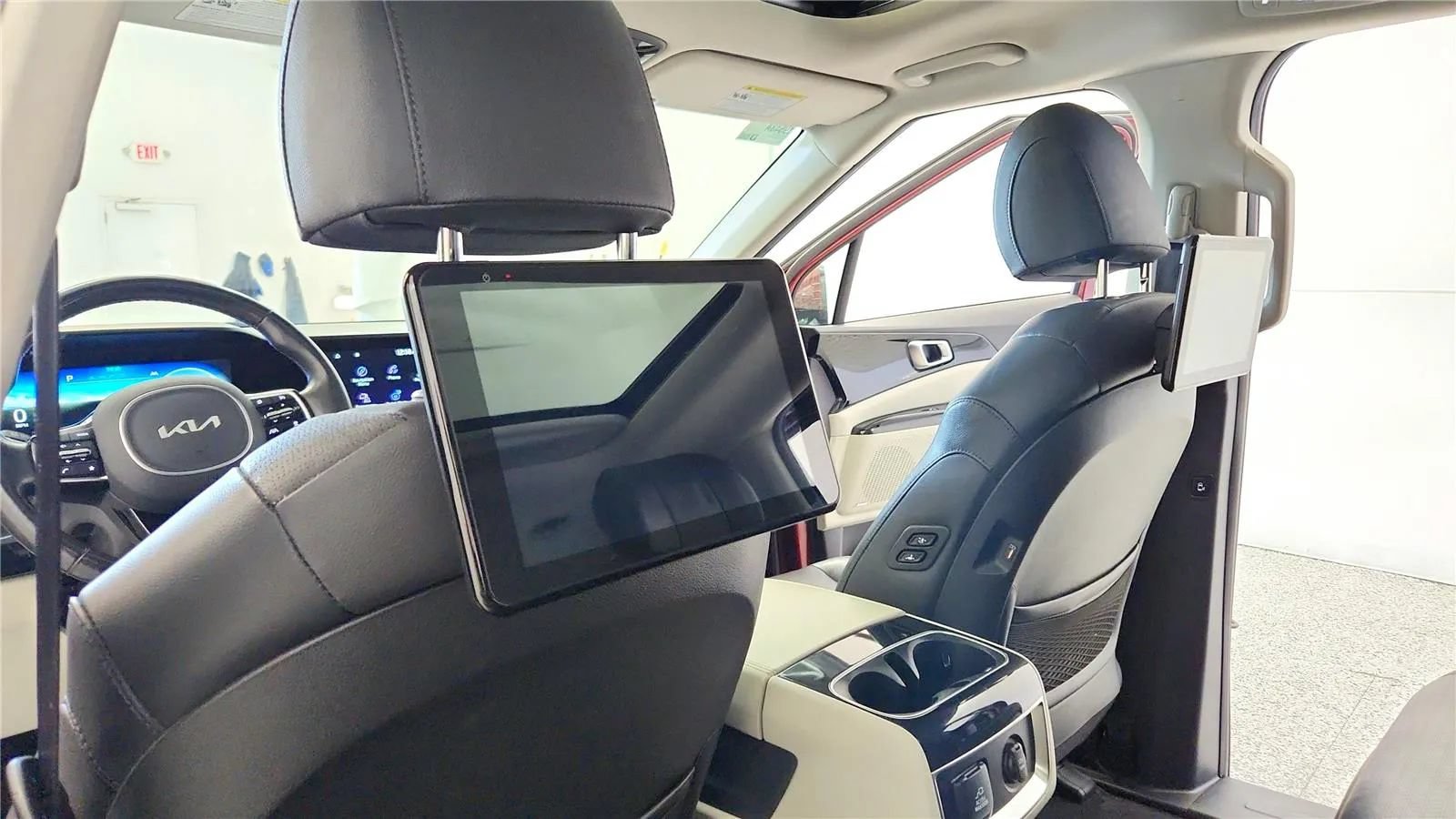 Used 2022 Kia Carnival SX Prestige FWD image 30