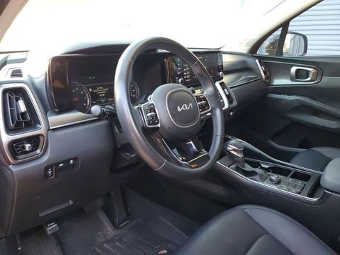Used 2023 Kia Sorento S image 19
