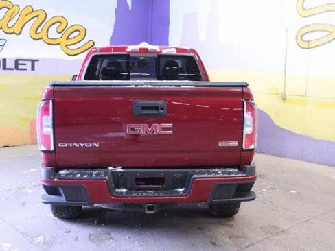 Used 2017 GMC Canyon SLE image 3