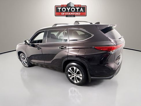 Certified 2022 Toyota Highlander XLE image 5