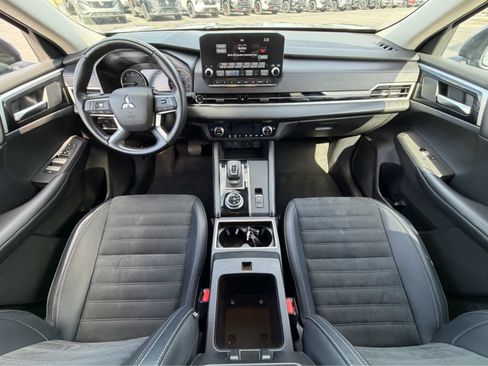 Used 2024 Mitsubishi Outlander SE image 18