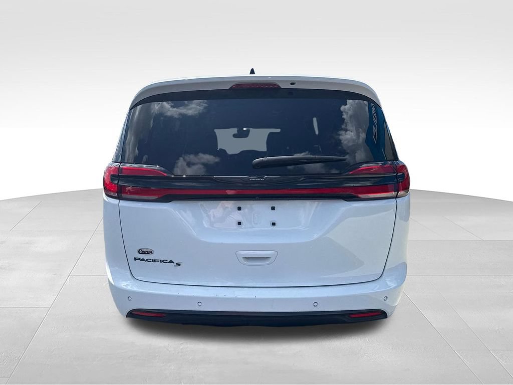 Used 2024 Chrysler Pacifica Touring-L w/ S Appearance Package FWD image 15