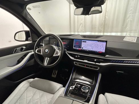 Used 2025 BMW X5 M60i image 10