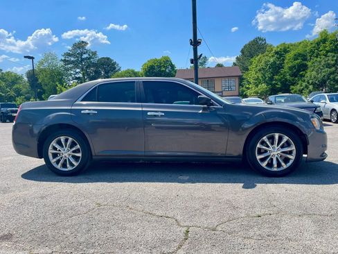 Used 2019 Chrysler 300 Limited AWD/4WD image 2