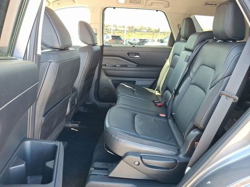 Used 2022 Nissan Pathfinder SL w/ SL Black Package image 10