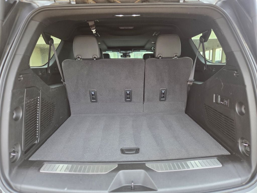 Used 2023 Chevrolet Suburban RST w/ Luxury Package RWD image 14