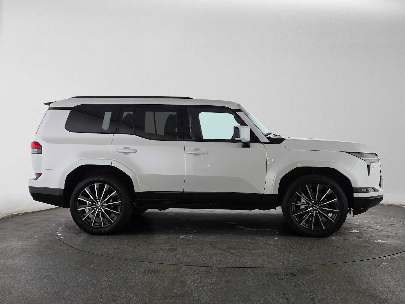 Certified 2026 Lexus GX 550 w/ Cold Area Package AWD/4WD image 2