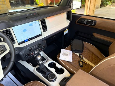 Used 2025 Ford Bronco Outer Banks AWD/4WD image 29
