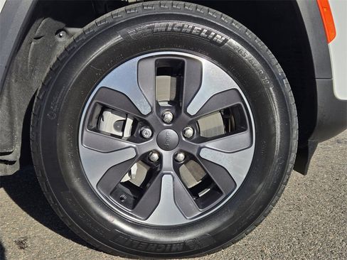 Used 2022 Jeep Grand Cherokee Limited 4xe image 11