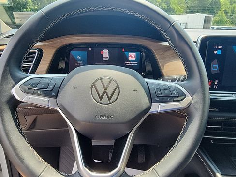 Used 2024 Volkswagen Atlas SE AWD/4WD image 16