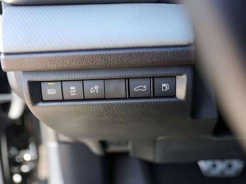 Used 2025 Toyota Camry SE w/ Convenience Package FWD image 18