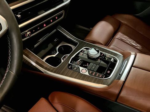Used 2025 BMW X7 M60i AWD/4WD image 16