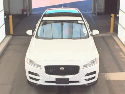 Used 2018 Jaguar F-PACE Prestige image 2