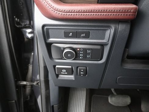 Used 2022 Ford Expedition Limited image 13