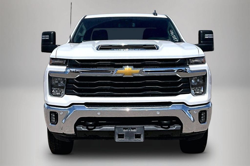 Used 2025 Chevrolet Silverado 3500 LT w/ Safety Package AWD/4WD image 2