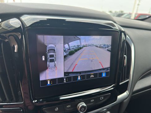 Used 2023 Chevrolet Traverse RS FWD image 20