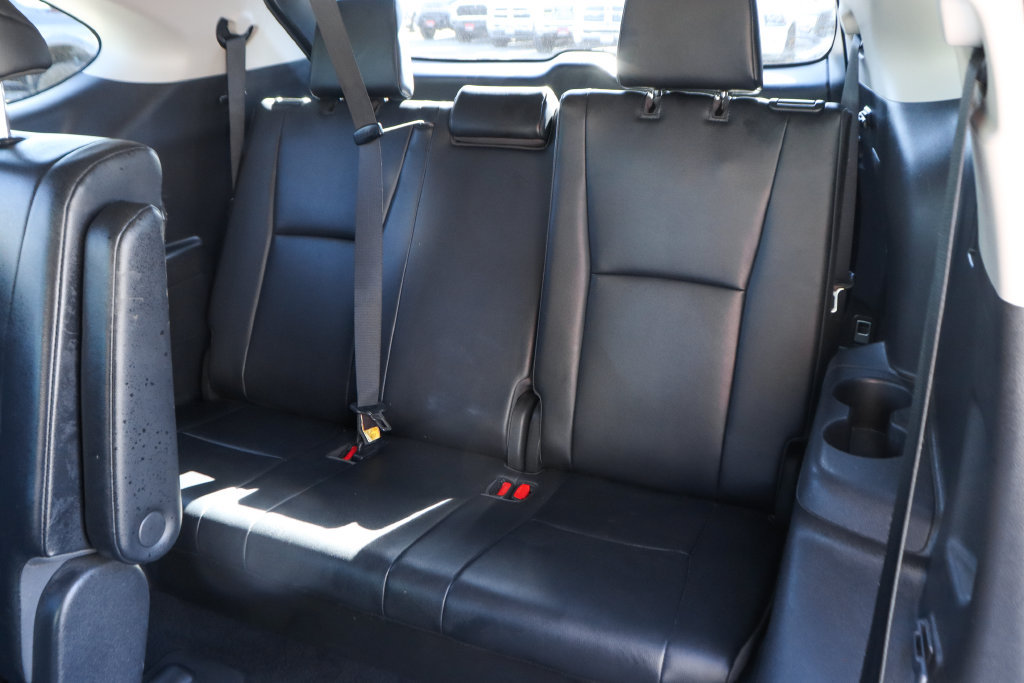 Used 2022 Toyota Highlander XLE AWD/4WD image 39