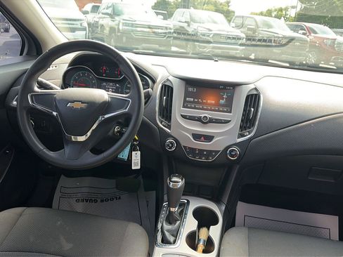 Used 2017 Chevrolet Cruze LS FWD image 19