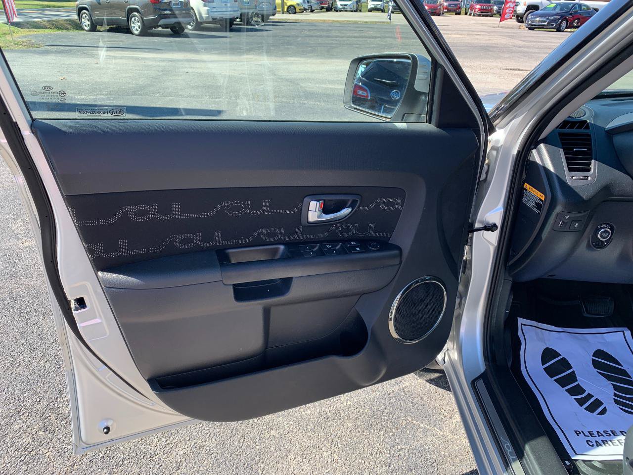 Used 2013 Kia Soul + w/ Audio Pkg FWD image 9