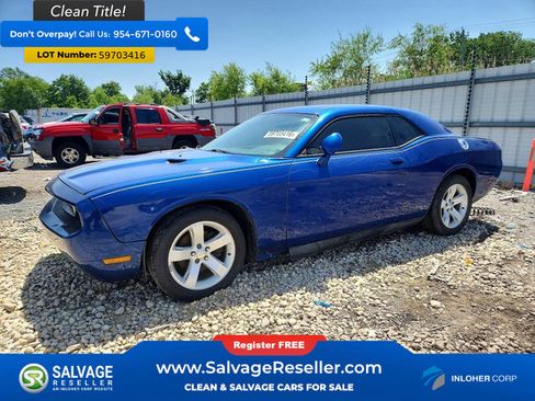 Used 2012 Dodge Challenger SXT RWD image 1