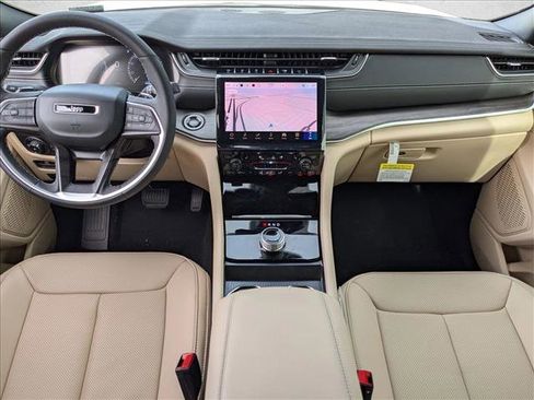 New 2025 Jeep Grand Cherokee Limited w/ Luxury Tech Group II image 15