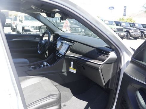New 2026 Jeep Grand Cherokee Altitude AWD/4WD image 11