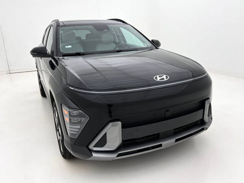 Used 2025 Hyundai Kona Limited image 7